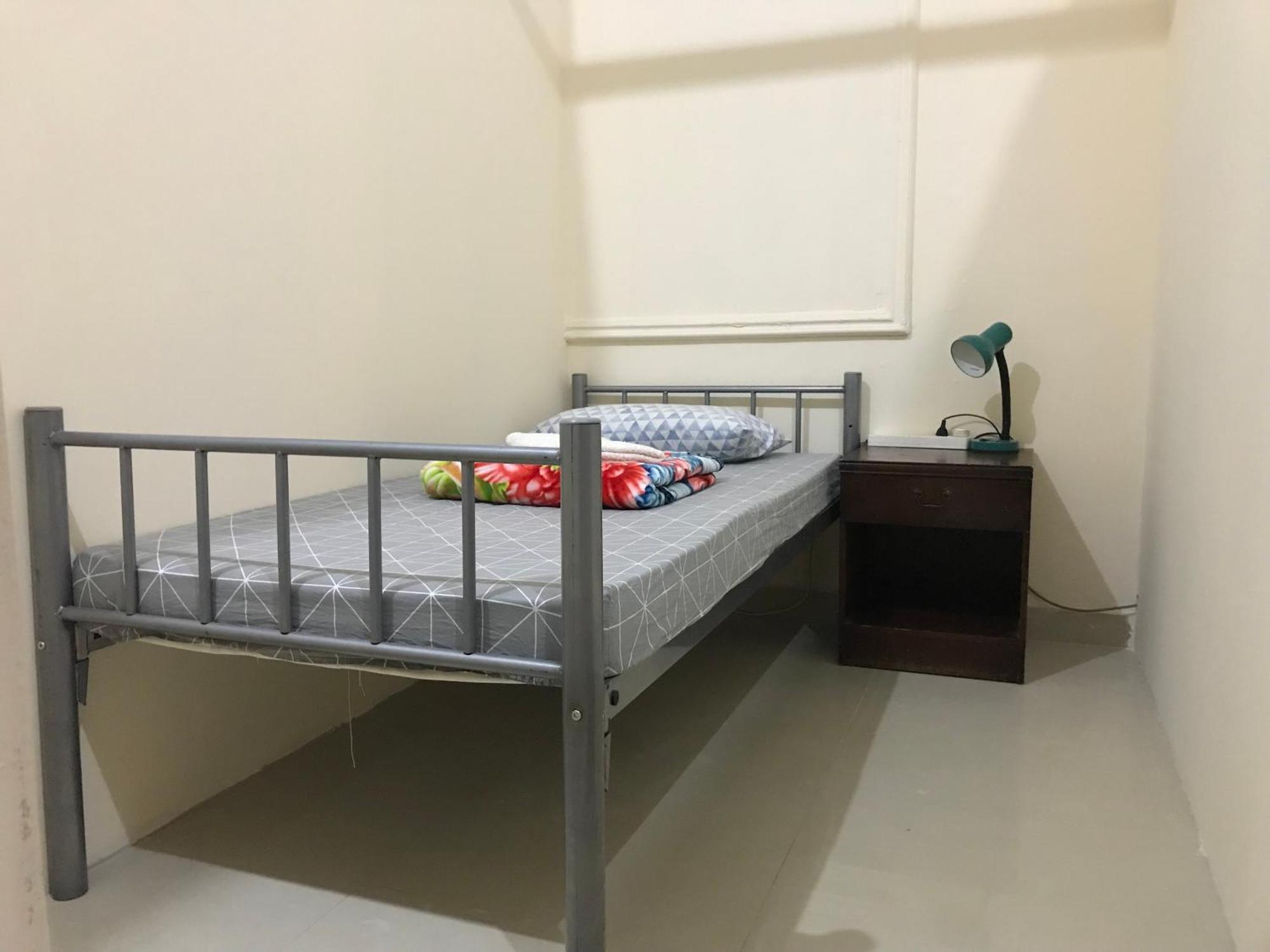 Backpacker'S Bed - No Parking Space Abu Dzabi Kültér fotó